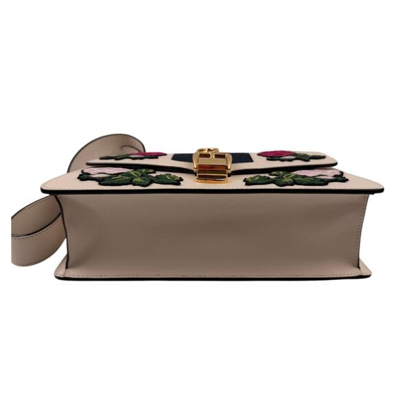 GUCCI Sylvie Embroidered Floral Shoulder Bag in White - Picture 7 of 16